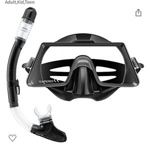 BRAND NEW snorkeling goggles with breathing tube